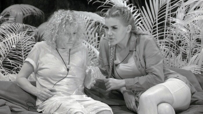 Bei der Nachtwache sprach Kim mit Lucy über ihr schwieriges Leben.