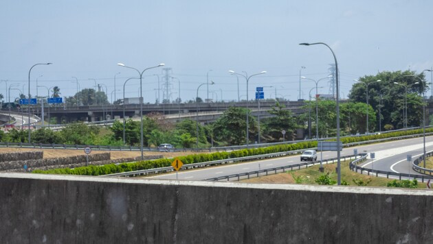 Eine Autobahn in Sri Lanka (Bild: stock.adobe.com/Lisitha)