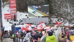 Die Fans schauen bei allen Springern genau hin. (Bild: Sepp Pail)