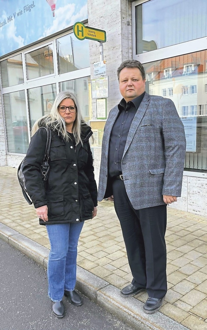Beate Kovacs kritisiert den geänderten Busfahrplan von Güssing nach Wien. Unterstützt wird sie ...