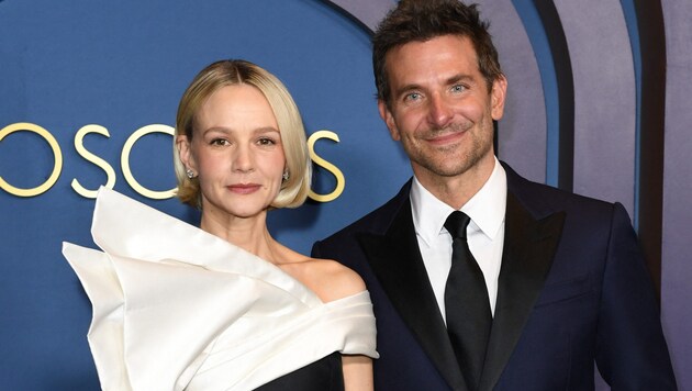 Bradley Coopers erstes Treffen mit Carey Mulligan endete in der Notaufnahme. (Bild: APA/AFP/VALERIE MACON)