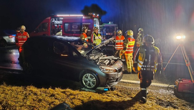 Im Rahmen der Aufräumarbeiten war die L188 für eine Stunde komplett gesperrt. (Bild: Freiwilllige Feuerwehr Lorüns)