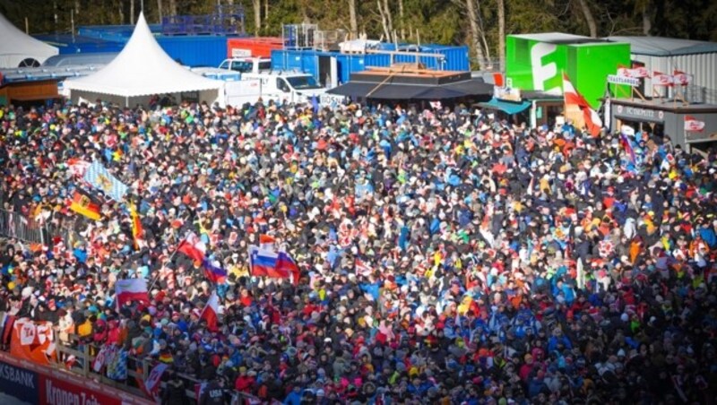 Tausende Zuschauer sorgten für eine gigantische Stimmung. (Bild: Sepp Pail)