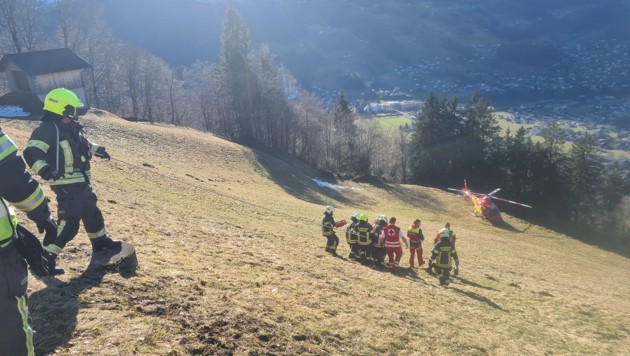 Der Verletzte wurde im steilen Gelände zum Rettungshubschrauber gebracht. (Bild: Freiwillige Feuerwehr Schruns)