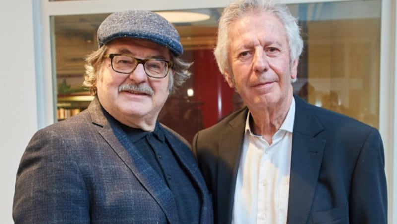 Alfred Komarek mit Erwin Steinhauer, der Simon Polt in der Verfilmung seiner Romane spielte. (Bild: Starpix / picturedesk.com)