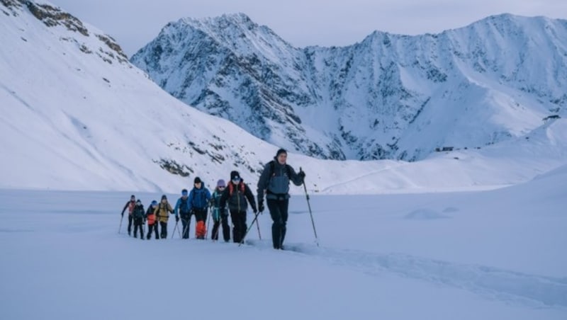 Aufstieg durch eine herrliche alpine Winterlandschaft. (Bild: Simon Schoepf)