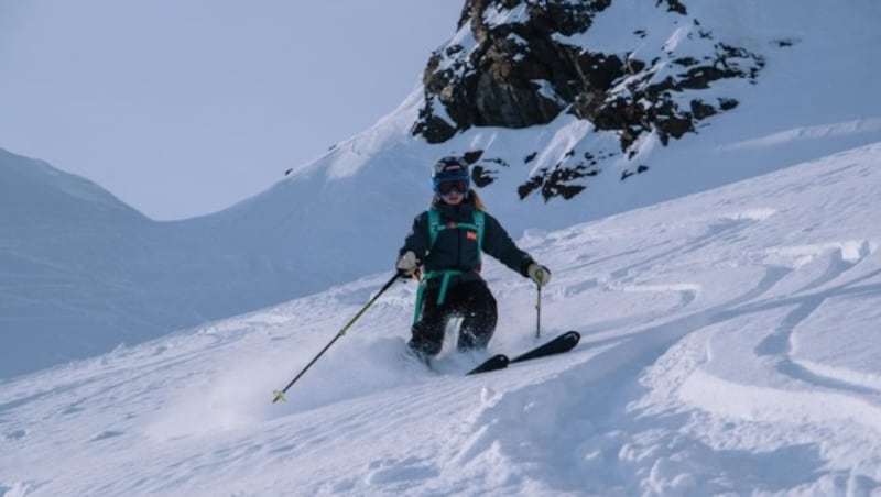 Abfahrt im Pitztaler Pulver (Bild: Simon Schoepf)