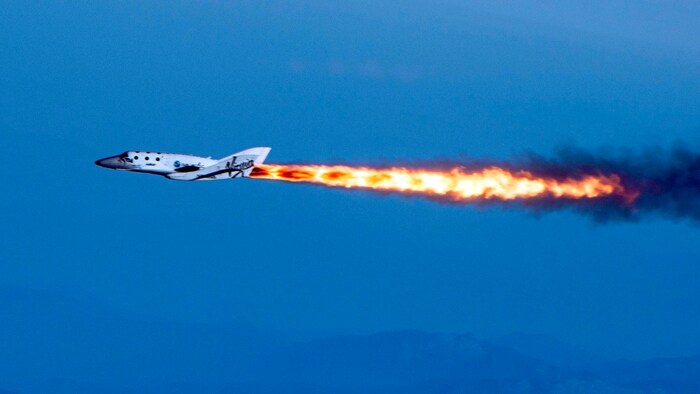 An Bord der „Galactic“ war unser Alltourist von Emotionen überwältigt. Mit 3500 km/h ging es ...