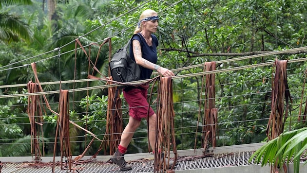 Sarah Kern musste am Samstagabend als erster Promi den Dschungel verlassen. (Bild: RTL / Stefan Thoyah)