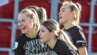 Eileen Campbell (M.) bot in ihrem Pflichtspiel für den SC Freiburg eine bärenstarke Leistung. (Bild: Screenhot/SC Freiburg)