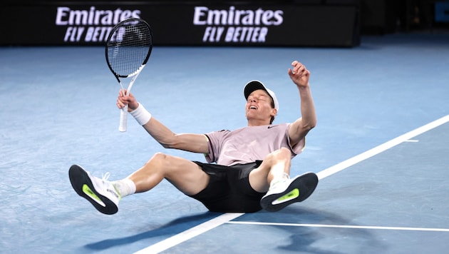 Jannik Sinner ist der erste italienische Sieger der Australian Open. (Bild: APA/AFP/David GRAY)