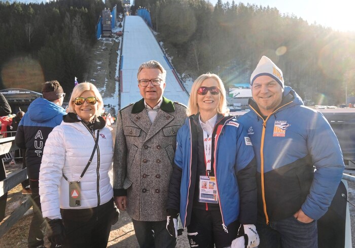 Auch Verteidigungsministerin Klaudia Tanner und der steirische Landeshauptmann Christopher ...