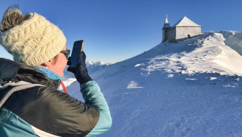 Gipfelgespräch mit Beate Prettner auf dem Dobratsch, wo die Politikerin einige Fotomotive fand. (Bild: Wallner Hannes)