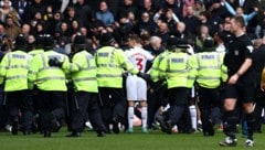 Schlimme Szenen beim Black-Country-Derby (Bild: AFP)