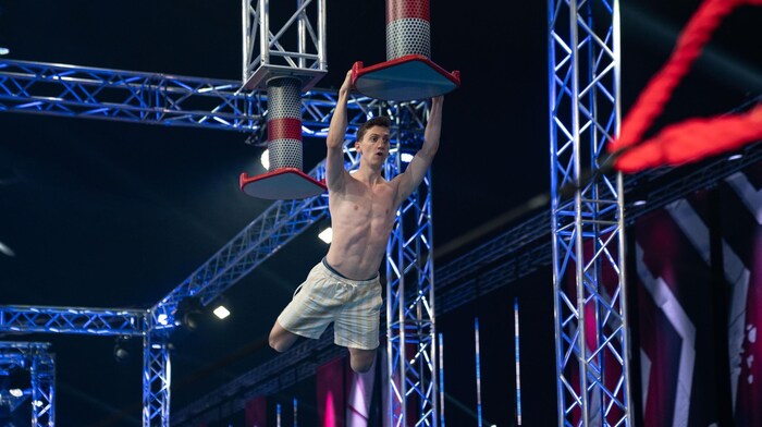 Bei „Ninja Warrior Austria“ zeigte Tobi Muskeln.