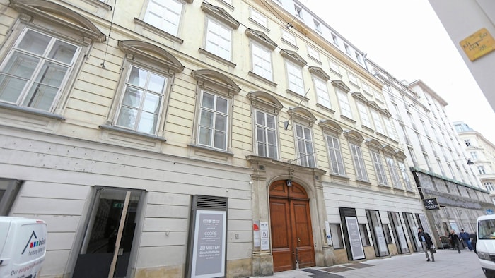 Das Palais Kaiserhaus (Lemberg) in der Wallnerstraße 3 in der Wiener Innenstadt.