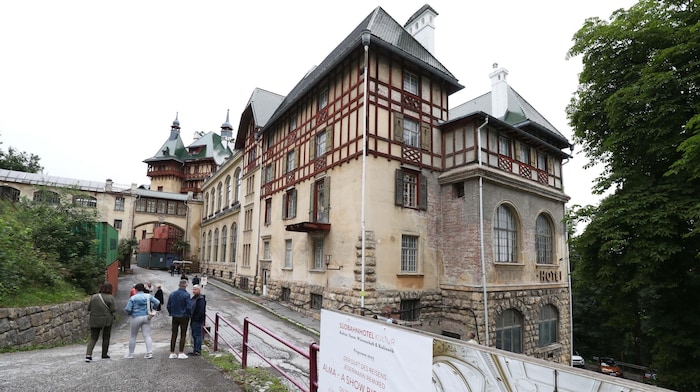 Das Südbahnhotel soll bald gerichtlich vom prominenten Besetzer befreit werden.