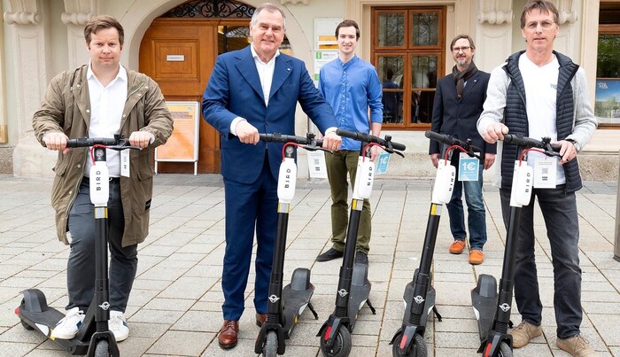 2021 wurde der Scooter-Verleih gestartet (Bild), im Zuge der Vertragsverlängerung soll es Maßnahmen gegen das„Wildparken“ geben.