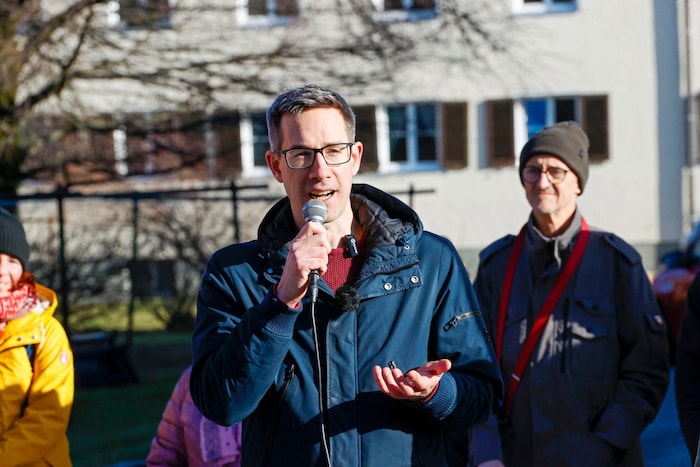Wilfried Haslauer für die Volkspartei sowie Kay-Michael Dankl (o.) für die KPÖ Plus schwangen am Samstag zeitgleich ihre Reden. 