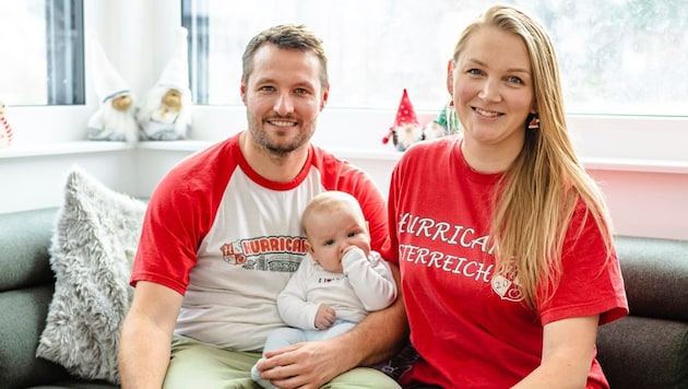 Bernhard Wastyn, hier mit Ehefrau Alina und dem jüngeren ihrer zwei Kinder, führte bei etlichen Choreographien der „Hurricanes“ Regie. (Bild: Mario Urbantschitsch)