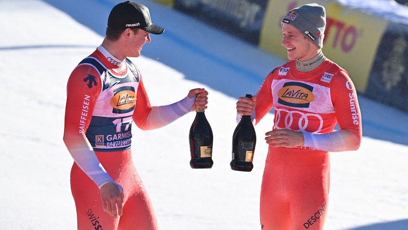 Franjo von Allmen (l.) wurde im Jänner in Garmisch Dritter – hinter dem Sieger Marco Odermatt (r.) und Raphael Haaser.  (Bild: APA/AFP/KERSTIN JOENSSON)