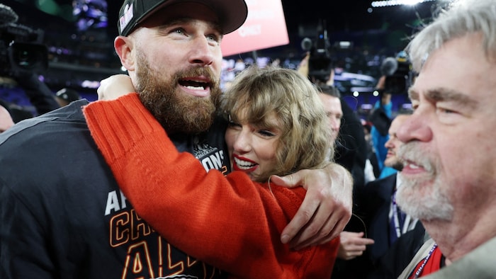 Travis Kelce und Taylor Swift wollten sich nach den Küssen gar nicht mehr loslassen.