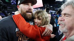 Chiefs-Star Travis Kelce (li.) hofft auch auf die physische Unterstützung von Taylor Swift beim Super Bowl. (Bild: APA/Getty Images via AFP/GETTY IMAGES/Patrick Smith)
