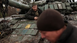 Ukrainische Soldaten in der Region Donezk (Bild: APA/AFP/Anatolii STEPANOV)