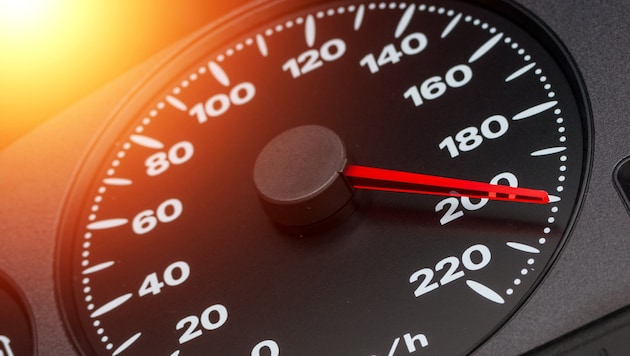 Çok hızlı sürerseniz, arabanızı kaybedebilirsiniz. (Bild: yaroslav1986 - stock.adobe.com)