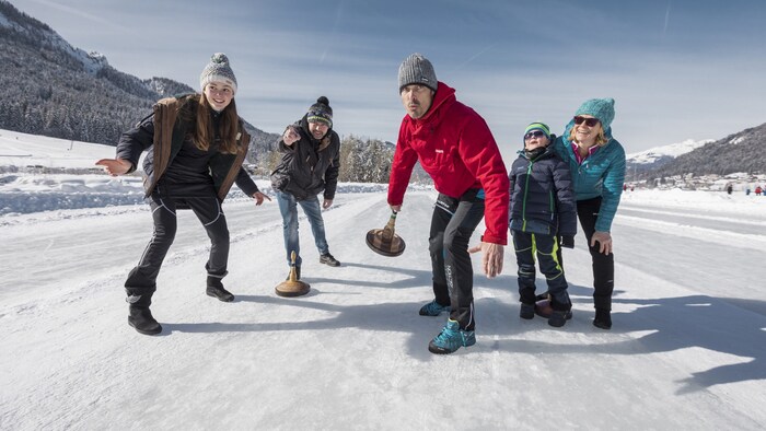 Eisstockschießen hat in Österreich eine lange Tradition und wird auch in Kärnten seit ...