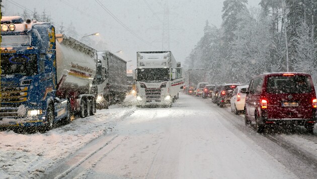 Nicht nur bei Schneefall staut es auf der Arlbergschnellstraße - nun soll die Lage entschärft werden. (Bild: Mathis Fotografie)