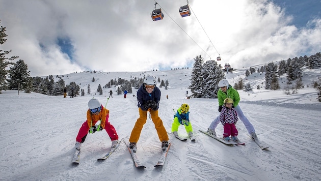 Skiurlaube sind bei Familien – trotz der hohen Kosten – nach wie vor äußerst beliebt. Aber auch Langlaufen wird immer stärker nachgefragt, nicht zuletzt wegen der deutlich günstigeren Tageskarten. (Bild: c Steiermark Tourismus / ikarus.cc)
