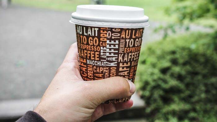 Auch beschichtete Einwegbecher enthalten in der Regel die gesundheitsschädlichen ...