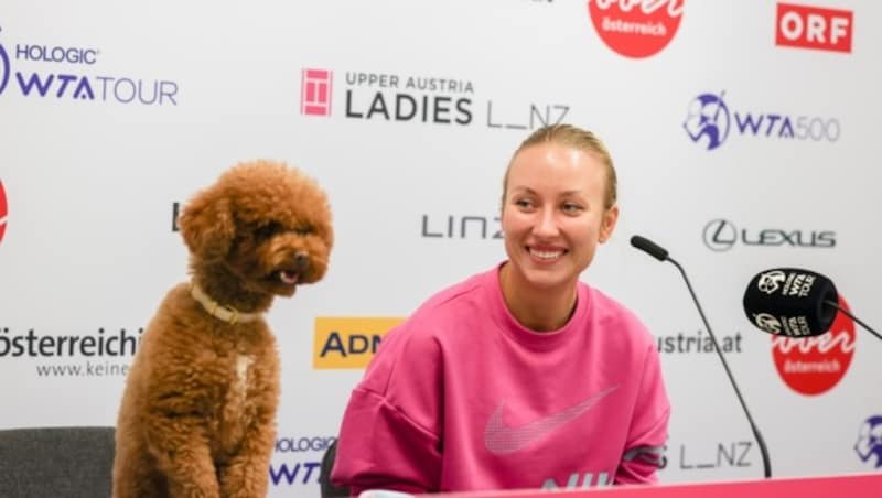 Potapova in Linz mit Hund „Baby“ (Bild: Manfred Binder/SMP)