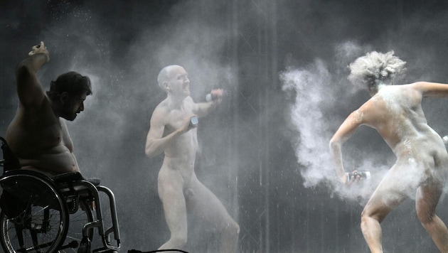 Tanec v prachu nadále zvedá spoustu prachu. (Bild: HELMUT FOHRINGER / APA / picturedesk.com)