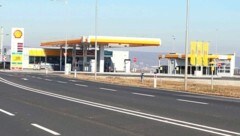 Obwohl die Shell-Tankstelle in Siegendorf alle Stückerl spielt, tankten hier bisher nur relativ wenige Autofahrer. (Bild: Reinhard Judt)