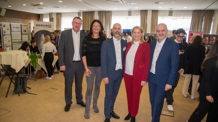 Harald Pokorny und Bianca Hartmann von der Wirtschaftskammer, Hak-Direktor Hannes Schmid, ...