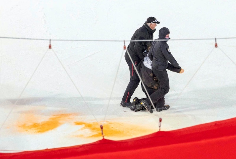 Das Nightrace in Schladming wurde von einem Aktivisten mit Farbbomben unterbrochen. (Bild: GEPA pictures)