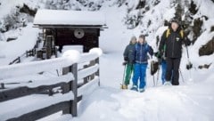 Seit vielen Jahren bietet der NPHT geführte Schneeschuhwanderungen an. Dabei nimmt man Rücksicht auf die Tierwelt. (Bild: Nationalpark Hohe Tauern / Martin Lugger)