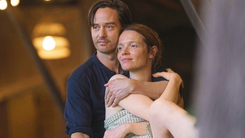 Tom Schilling und Karoline Herfurth in „Eine Million Minuten“ (Bild: Warner Bros Entertainment GmbH)