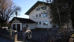 Im Haus Oberdossen in Salzburg-Gneis steht die Räumung bevor. Bis zu 20 Leute waren in der Sozialpension untergebracht. (Bild: Tröster Andreas)