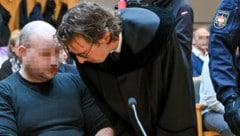 Roland K. (38) und sein Verteidiger Hans-Jürgen Riedl erreichten eine Strafreduktion (Bild: © Harald Dostal / 2023, Krone KREATIV)