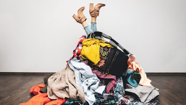 Drowning in chaos? Not with our professional tips from tidying consultant and tidying coach Katrin Miseré. (Bild: stock.adobe.com - ronstik)