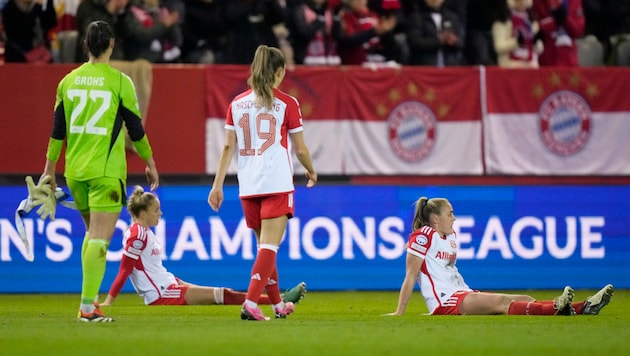 Entsetzen pur bei den Bayern-Spielerinnen (Bild: Associated Press)