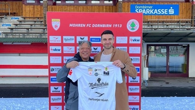 Am 19. Jänner präsentierte Dornbirn-Sportchef Eric Orie Stefan Umjenovic als Neuzugang. (Bild: FC Dornbirn)