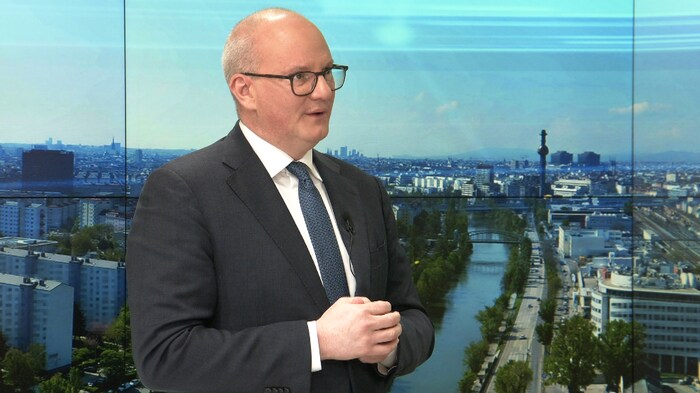 Flughafen-Wien-Vorstand Julian Jäger im krone.tv-Talk