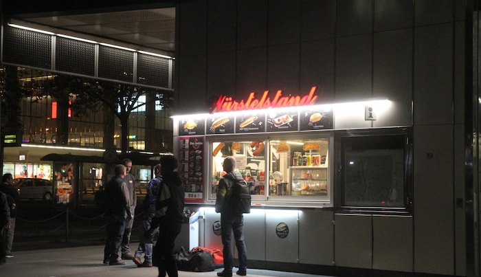 The drama happened at a sausage stand (symbolic image).