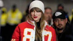 Taylor Swift gibt einen Tag vor dem Super Bowl ein Konzert in Tokio. Schafft sie es dennoch rechtzeitig zum großen Football-Finale ihres Freundes? (Bild: AP)