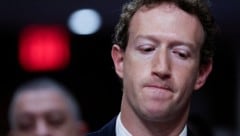 Mark Zuckerberg bei einer emotionalen Anhörung im US-Kongress rund um die Gefahren für Jugendliche und Kinder in den sozialen Medien (Bild: APA/Getty Images via AFP/GETTY IMAGES/ALEX WONG)