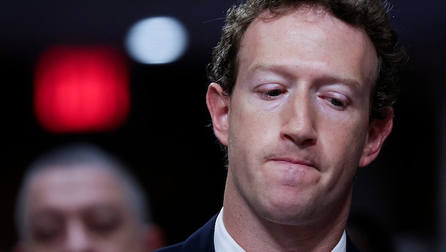 Mark Zuckerberg at an emotional hearing in the US Congress on the dangers for young people and children on social media (Bild: APA/Getty Images via AFP/GETTY IMAGES/ALEX WONG)